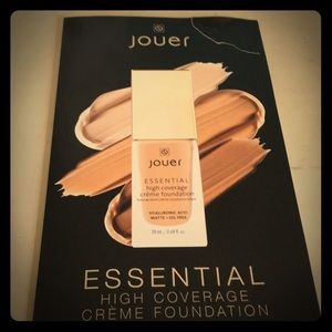 Jouer Essential High Coverage Foundation